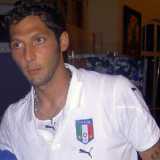 Abile nei calci piazzati e centrale difensivo dal gioco duro e falloso, Marco Materazzi (Lecce, 1973) detiene ancora il primato di gol per un difensore nel campionato di serie A: nella stagione 2000-2001 butt� infatti la palla in rete per 12 volte. Ha partecipato a due Europei e a due Mondiali, tra cui quello vinto nel 2006 (foto di Cryptex, Jacopo86, Snowdog)