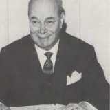 Primo sindaco di Bari dopo la Seconda Guerra Mondiale (succedette al commissario prefettizio Giuseppe Luigi Nicoly), il dirigente industriale e poeta dialettale Vito Antonio Di Cagno govern� la citt� dal dicembre 1946 al giugno 1952