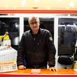 A venirci incontro � il 55enne Mauro Piccaluga. �Sono un giostraio di ottava generazione � racconta �, la storia della mia famiglia risale infatti agli inizi dell�800. A Bari fu mio nonno Giuseppe a inaugurare nel 1936 in via Calefati il primo luna park cittadino�
