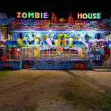 Continuiamo la nostra passeggiata nel parco. Ci imbattiamo cos� nella �zombie house"...