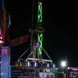 ...nell�altissima �Batman�, chiamata cos� perch� quando viene messa in funzione i seggiolini si alzano e ruotano aprendosi come le ali del personaggio dei fumetti...