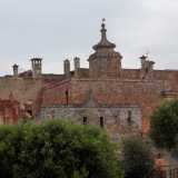 E, lasciandoci alle spalle la parte retrostante della masseria sulla quale sbuca una particolare torretta con coronamento a cipolla...