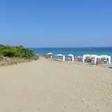 ...arriviamo infine in una delle spiagge: stiamo parlando del Capanno, ampia zona sabbiosa con un�area libera...
