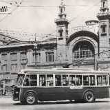 Nel frattempo, il 25 novembre 1939, aveva fatto il suo debutto in citt� la prima tratta filoviaria. La rete, che faceva capo sempre alla Sear, raggiunse la sua massima espansione nel 1960, con 8 tratte totali che coprivano circa 36 km (foto dell'Archivio Marelli)