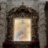 ...che si trova nel Santuario, ai piedi di un antico dipinto della Madonna (foto di Luigi Nitti)