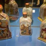 Nella collezione non possono mancare le bottiglie di vetro contenenti la manna, liquido proveniente direttamente dalle ossa del Patrono che viene raccolto il 9 maggio di ogni anno. I contenitori sono stati dipinti dall�artista Michele Montrone , attivo tra la fine dell�800 e l�inizio del 900