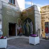 Per visitare il Museo basta spostarsi alle spalle della Basilica, l� dove in largo papa Urbano II, accanto al grande arco che conduce sul lungomare, si apre l�entrata della collezione, situata all�interno di un edificio di epoca fascista sorto al posto dell�antico Ospizio dei Pellegrini