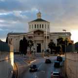 Santa Fara � Via Mazzitelli conduce su via Cotugno, la quale trasformatasi in via Bellomo porta nella zona di Santa Fara, dal nome della grande chiesa sorta nel 1975 su un precedente edificio del 1947. L'area comprende numerose villette, nuovi condomini, masserie antiche e lo stabilimento della Birra Peroni