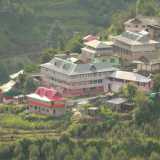 Pu� definirsi un villaggio la Bari indiana posta nel distretto di Shimla, nello stato dell'Himachal Pradesh: 323 abitanti che popolano un�area immersa nel verde dell�estensione di 2,18 km quadrati.


(Foto di Vivekdewanta)