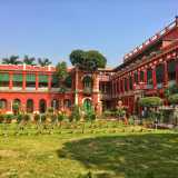 Bari � anche il nome di un palazzo nobiliare presente in India (a Jorasanko)...

(foto di Kinjal bose 78)
