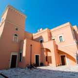 ...stradina che conduce a Palazzo Caleno, edificio del 1887...