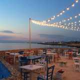 Ed era sempre in quest�area che si trovavano il ristorante e il bar vista Adriatico...