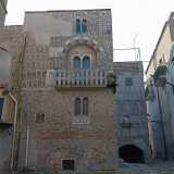 La Casa ci appare subito nella sua particolare bellezza