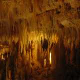 �La seconda tappa del percorso prevede l�arrivo a Castellana Grotte. Le grotte hanno avuto un ruolo importante nella storia ospitando diverse civilt�, inclusa quella greca (foto di ReMagio at Italian Wikipedia)