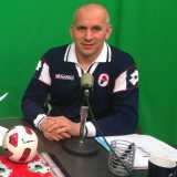 Un primo piano del 45enne newyorchese John Conteduca, con tanto di maglietta del Bari sfoggiata durante la trasmissione tv Staten Island Soccer Report