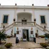 villa Longo de Bellis (1870) dove nel 1943 si incontrarono Alexander, Eisenhower e Badoglio