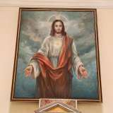 Raffigura Cristo a braccia aperte su nuvole mistiche e fu una delle ultime opere di Colonna, artista che ha lasciato il segno in tanti luoghi sacri di Bari