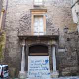 Palazzo Amati, sede della prima scuola elementare pubblica,  murato per le cattive condizioni in cui versa