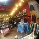 L'interno del negozio di abbigliamento vintage Blitz, Brick Lane, Londra