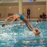 Le ragazze della Waterpolo Bari durante un'esibizione