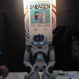 Primo piano del robot Saracen, che aiuta i bambini autistici a comunicare