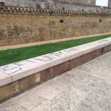 Il parapetto del fossato del Castello Svevo