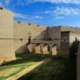 Il castello di Barletta: qui � conservato un lapidario con lastre tombali di cavalieri templari 