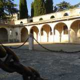 Le ampie arcate del porticato