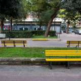 Da via Morea, sempre sulla destra c�� la piazzetta, un buen ritiro per gli adolescenti e gli anziani della zona con un piccolo parchetto al centro circondato da panchine. 
