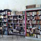 La libreria sociale Pavlos Fyssas, situata al piano superiore dello stabile centrale 