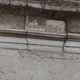 Convento di via delle Murge: insegna in rovina che lo attribuisce al Duca G.