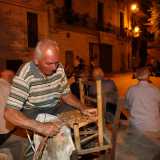 E' quasi buio e Gaetano ha quasi finito il suo lavoro