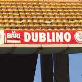 Lo striscione che indica la nascita del "Bari club Dublino biancorossa", esposto per la prima volta il 6 novembre scorso anno nella tribuna est dello stadio San Nicola