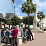 Raggiungiamo piazza Umberto, fulcro della �vita� cittadina con il monumento ai caduti della Grande guerra, i vecchietti seduti alle panchine...