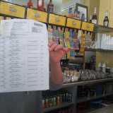 La signora Rosalia, proprietaria del bar ci mostra l'elenco dei grattini rubati