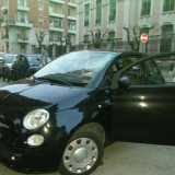 La Fiat 500 � stata colpita da una bomba ad acqua confezionata con un preservativo
