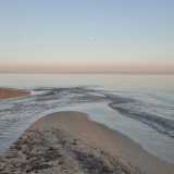...l� dove il fiume si � scavato un piccolo letto tra due basse ali di sabbia