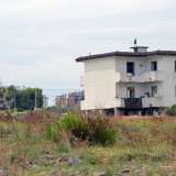 Palazzina occupata. Antenne paraboliche ed elettricit� presa in prestito