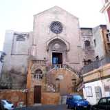 La Chiesa di San Domenico con la facciata in stile romanico