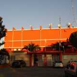 L'ingresso dell'ippodromo Paolo VI: l�impianto, di colore arancione, � immerso nel verde e situato su un�altura che domina Taranto