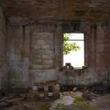 Interno del capannone dormitorio dell'ex campo di prigionia della seconda guerra mondiale presso Altamura, oggi.