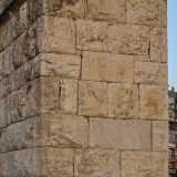 La scritta Bitontum sulla facciata del titolo della Chianca rivolta verso Bitonto