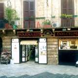Nei pressi della Cattedrale sorge la bottega di dolciumi Marnarid, nata nel 1865