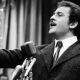 Domenico Modugno, nato nel 1928 a Polignano a Mare. Ha vinto il festival quattro volte