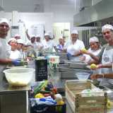 Venticinque cuochi di 15 nazionalit� diverse si ritrovano intorno a una cucina e fanno conoscere ai baresi la propria cultura culinaria: � il progetto Ethnic Cook