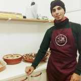 Il 23enne palestinese Ammar Abu Jassa, arrivato a Bari un anno fa e rimasto al Cara quasi un anno, ora cucina per Ethnic Cook