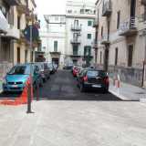 La piazza si apre su via Filangeri verso via Margherita di Savoia