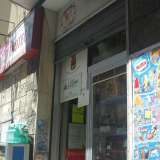La cantina di via Giulio Petroni vende anche gelati e alimentari