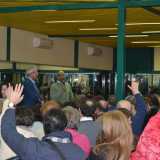 Viene chiesto a coloro che ritengono di essere guariti grazie a Ges� di alzare la mano