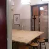 Un'aula chiaramente inadeguata a contenere gli studenti